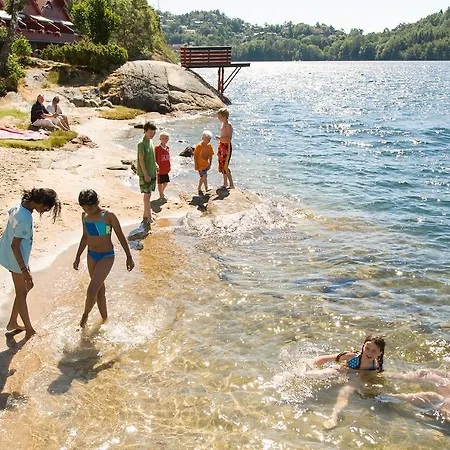 Mones Feriesenter アパート