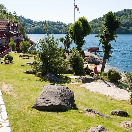 Mones Feriesenter アパート